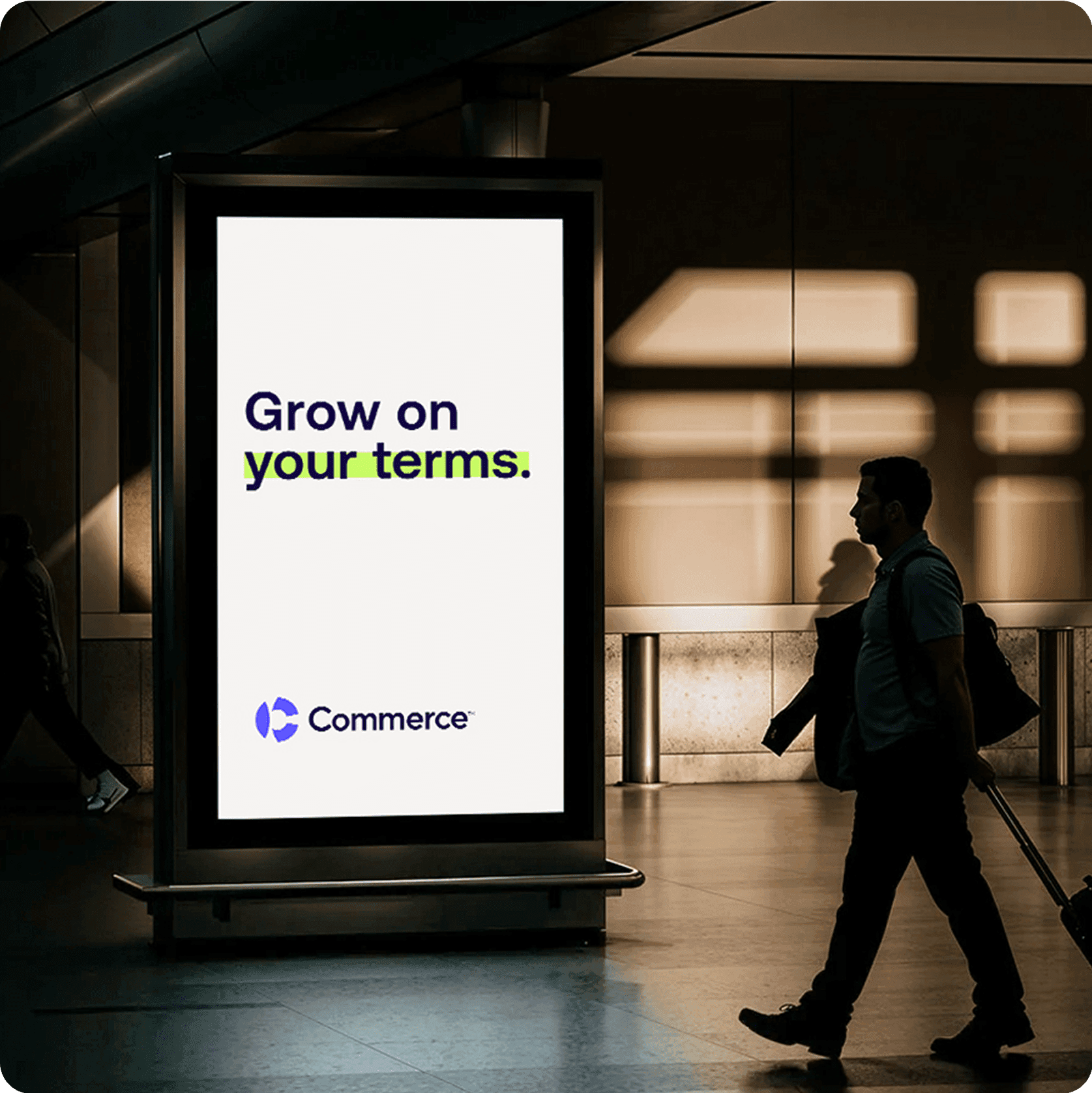 Aeropuerto con un letrero de Commerce que dice «Crece a tu medida».