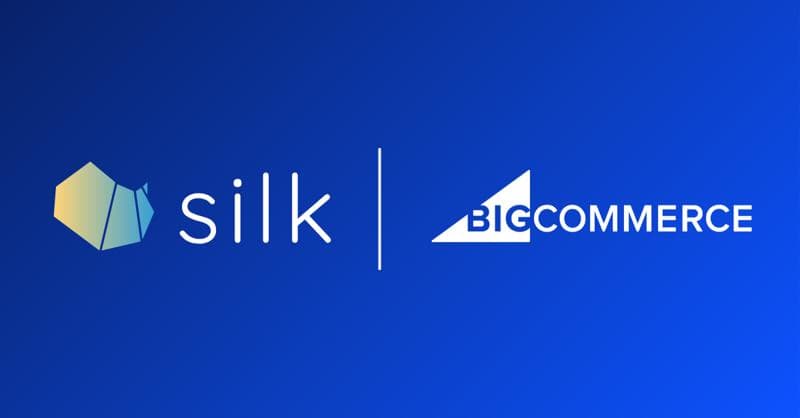Silk- og BigCommerce-logoer på blå bakgrunn, som viser partnerskapet mellom de to e-handelsbedriftene.